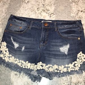 No Boundaries Shorts - size 15